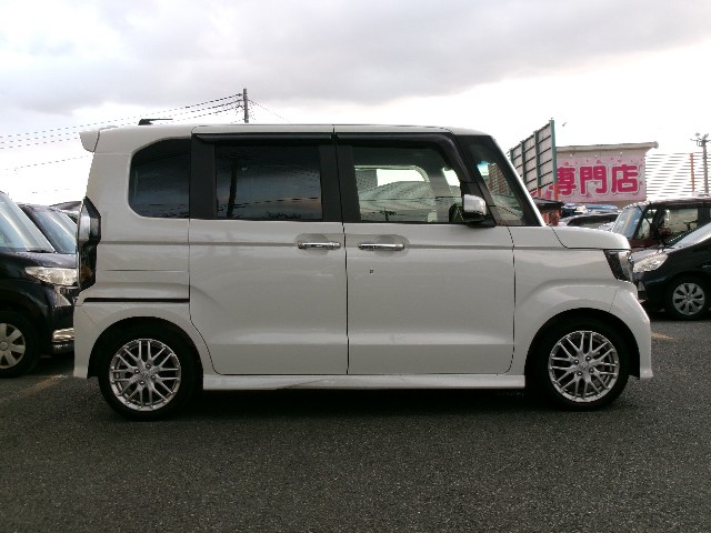 ホンダ N-BOXカスタム4枚目