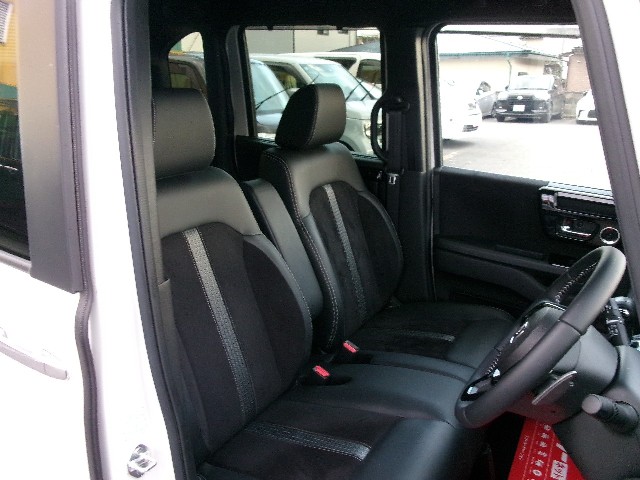 ホンダ N-BOXカスタム9枚目