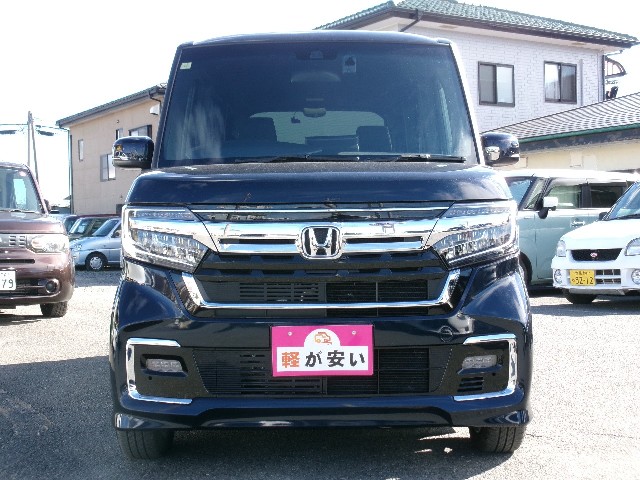 ホンダ N-BOXカスタム2枚目