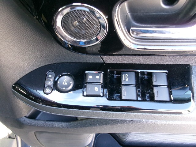 ホンダ N-BOXカスタム12枚目