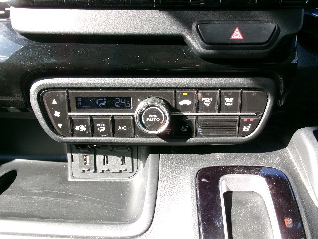ホンダ N-BOXカスタム13枚目