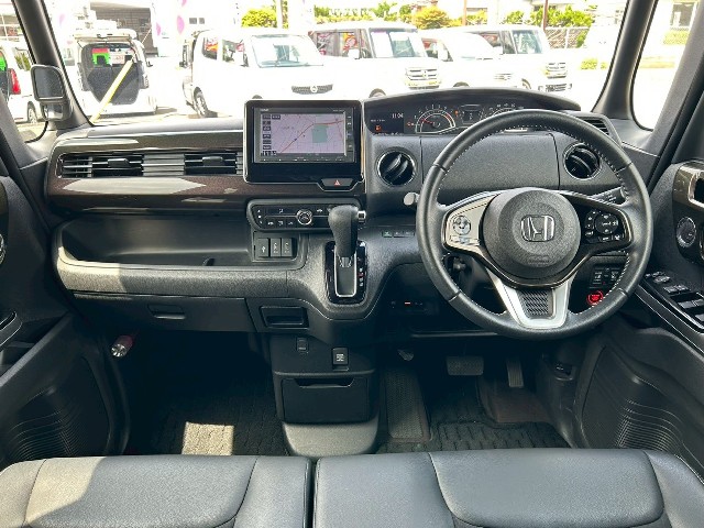 ホンダ N-BOXカスタム10枚目