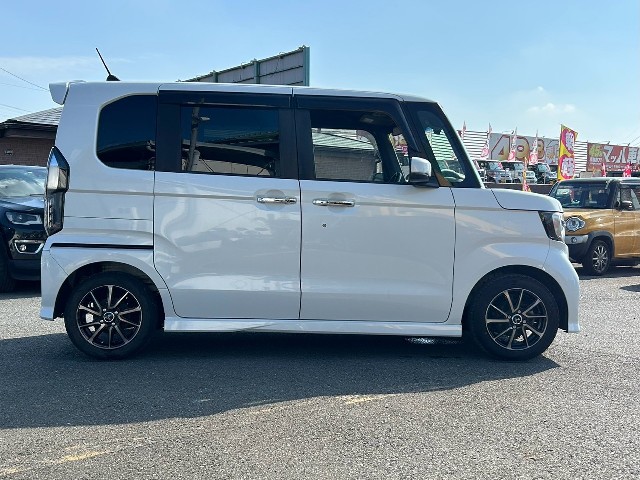 ホンダ N-BOXカスタム4枚目