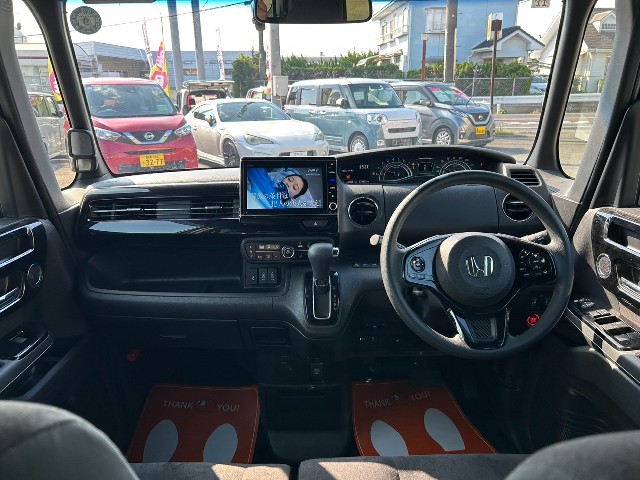 ホンダ N-BOXカスタム10枚目